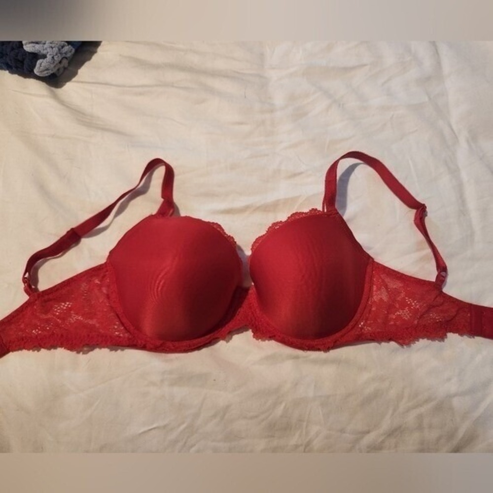 Victoria's Secret‎ Red Lace Bra 32DDD Padded Sexy Valentines Christmas Honeymoon